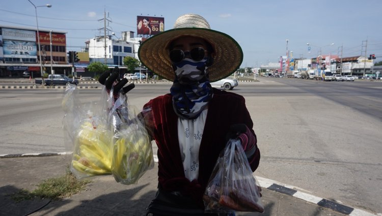 อดีตสาวฉันทนา หันมาขายมันต้ม –มะม่วงสับ สี่แยกไฟแดงรายได้วันละกว่า1,000 บาท