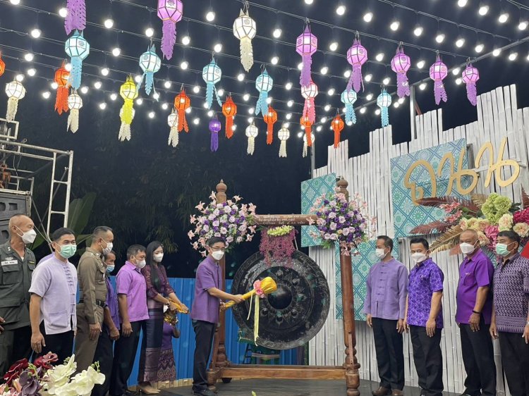 ตากลุยบูมท่องเที่ยวถนนคนเดินเทศบาลตำบลอุ้มผาง"คิด ชม ชิม กิน เที่ยว การทำบุญตักบาตร "กระตุ้นเศรษฐกิจ