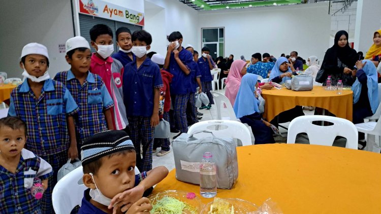 ผู้นำ ไทย – มาเลเซีย - สื่อ ร่วมแต่งเติมความสุขให้เด็กกำพร้า ก่อนเปิดภาคเรียน ที่ 2 ณ อาเซียนมอล