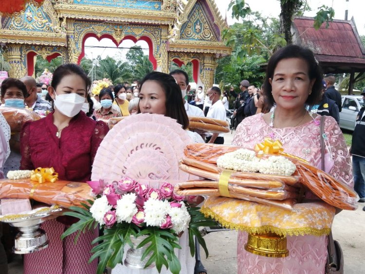 พุทธศาสนิกชนในพื้นทีอำเภอสุไหงปาดีและอำเภอใกล้เคียงร่วมทอดกฐินสามัคคี ณ วัดประชุมชลธารา