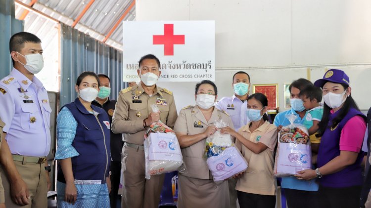 ผู้ว่าฯชลบุรีพร้อมเหล่ากาชาดลงพื้นที่ช่วยเหลือผู้ป่วยในพระบรมราชานุเคราะห์