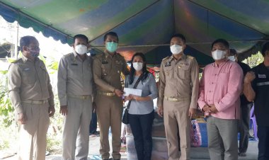 มูลนิธิไทยเศรษฐ์ ช่วยเหลือครอบครัวเหยื่อไฟไหม้บ้านขณะจัดพิธีบำเพ็ญกุศลศพ