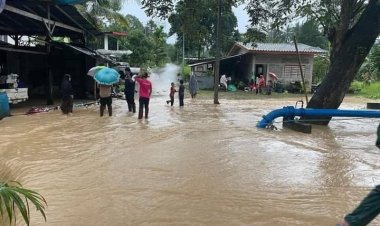 ฝนถล่มน้ำป่าไหลหลากในพื้นที่ชายแดนใต้ มีหลายพื้นที่เสี่ยงหลังจากฝนตกหนักอย่างต่อเนื่อง