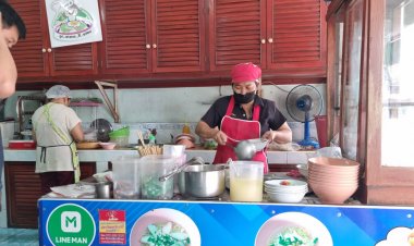 อิ่มอร่อย!วันหยุดชวนพาชิม  บะหมี่เกี๊ยวหมูแดง ก๋วยเตี๋ยวหมูสับ อร่อยทั้งแบบแห้ง และแบบน้ำ