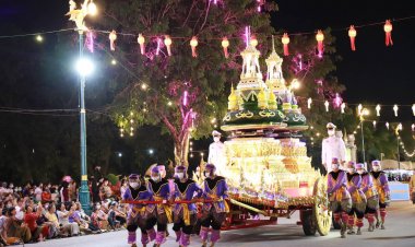 "รมต.ชัยวุฒิ" เปิดงานประเพณีลอยกระทงสายไหลประทีป 1000 ดวงบูมเที่ยวกระตุ้นเศรษฐกิจ