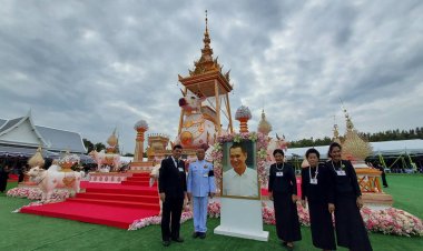 ขรก.-นักการเมือง  ผู้กำกับการแสดง และดารานักแสดง  ขึ้นทอดผ้าบังสุกุลพิธีพระราชทานเพลิงศพ“สรพงศ์ ชาตรี”ศิลปินแห่งชาติ