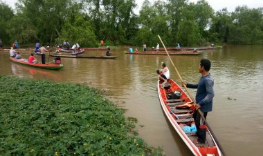 เรือประมงพื้นบ้าน 2 ลำชิ่งพุ่งชนกันสนั่นคลองเข้าออกทะเลสาบสงขลาดับ 1  สาหัสอีก 1