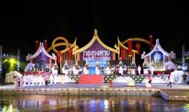 ยิ่งใหญ่อลังการ ประเพณีลอยกระทงสายไหลประทีป 1,000 ดวงเมืองตาก