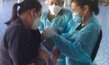 อสม.ชุมชนมณีไพรสณฑ์หยอดวัคซีนโปลิโอ ให้เด็กเล็ก ตั้งแต่ แรกเกิด-5 ขวบ