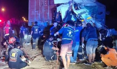 รถพ่วงเบรคแตกเสียหลักลงเขาปู่โทนพุ่งชน 3 คันรวด ตาย 1 เจ็บสาหัส 1