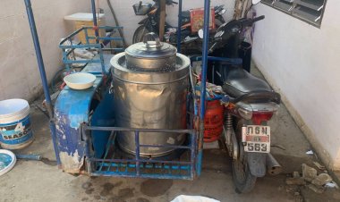 ใครกินบ้าง!!หนุ่มเมียนมาผลิตไอศรีม-ลูกชิ้นใกล้ห้องส้วม จนท.บุกรวบทันควัน