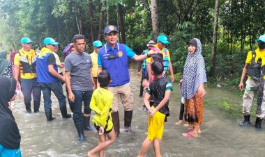 นอภ.รือเสาะ พร้อมคณะลงพื้นที่ตรวจเยี่ยมให้กำลังใจผู้ประสบภัยในพื้นที่อำเภอรือเสาะ