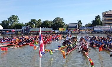 พิมายจัดแข่งเรือยาวประเพณี ชิงถ้วยพระราชทานสุดยิ่งใหญ่ นักท่องเที่ยวแห่ชมกันอย่างเนืองแน่น
