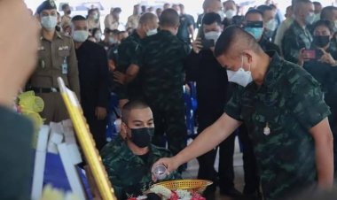 แม่ทัพภาคที่ 4 รดน้ำศพวีรชนทหารกล้า ท่ามกลางความอาลัย ย้ำดูแลสิทธิและสวัสดิการ ให้กับญาติอย่างเต็มที่