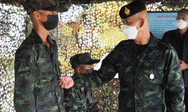 ผบ.พล.ร.15 ตรวจเยี่ยมหน่วยฝึกทหารใหม่ และให้กำลังใจน้องคนสุดท้องของกองทัพบก เน้นย้ำให้ตั้งใจฝึกฝน พัฒนาตน สู่การเป็น...ทหารอาชีพ