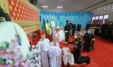 ผบ.ทบ.  เป็นประธานสวดพระอภิธรรมศพ "ร.อ.ชินดนัย แร่ทอง"เหยื่อไฟใต้