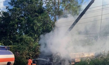 สุดสลด! พนง.ขับรถเครนพาดสายไฟฟ้าช๊อคไฟไหม้ท่วมคัน ดับคาที่ 1 สาหัส 1