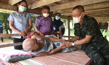 ศูนย์ประสานงานโครงการอันเนื่องมาจากพระราชดำริบุกบ้านแจกถุงยังชีพถึงมือ ผู้สูงอายุ ผู้พิการ ผู้ยากไร้ในพื้นที่นราฯ