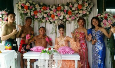 งานวิวาห์สุดแปลก!เจ้าบ่าวนักมวยนำขบวนสู่ขอนางเอกลิเกเต็มคาราเบลฮากันทั้งงาน