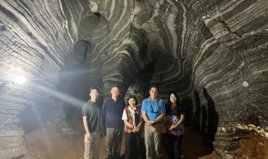 “ผอ.หน่อง” ททท.ตาก พา คณะกรรมาธิการทรัพยากรฯสิ่งแวดล้อม เที่ยวถ้ำสีฟ้า อันซีนแม่สอด