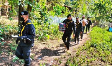 ทหารพราน 35 ล่องเรือริมแม่น้ำเมย และ เดินเท้า นำผ้าห่มคลายหนาว มอบให้พี่น้องห่างไกลตามแนวชายแดน