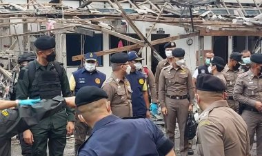 เผยคนร้ายใช้ระเบิดถังแก๊สหนัก100กก.ซุกกระบะก่อนนำคาร์บอมบ์แฟลตตำรวจกลางเมืองนราธิวาส