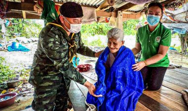 “หนาวนี้อุ่นแน่!!! ทหารมอบผ้าห่มให้พี่น้องชายแดนจังหวัดสุรินทร์”