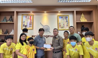 ผกก.แม่สอด  มอบเงินสนับสนุนนักฟุตบอลอคาเดมี่เยาวชน แม่สอด