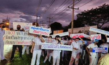 ม็อบหนุ่ม สาวฉันทนากว่า 200 คน  ขุมนุมกดดันให้บริษัทวาย-เทครับแกนนำที่ถูกปลด 5 คนกลับเข้าทำงาน