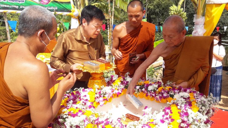 ชาวบ้านชัยภูมิแห่ร่วมพิธีวางศิลาฤกษ์สร้างศาลาการเปรียญ-งานกฐินประจำปีวัดป่าหนองเรือ