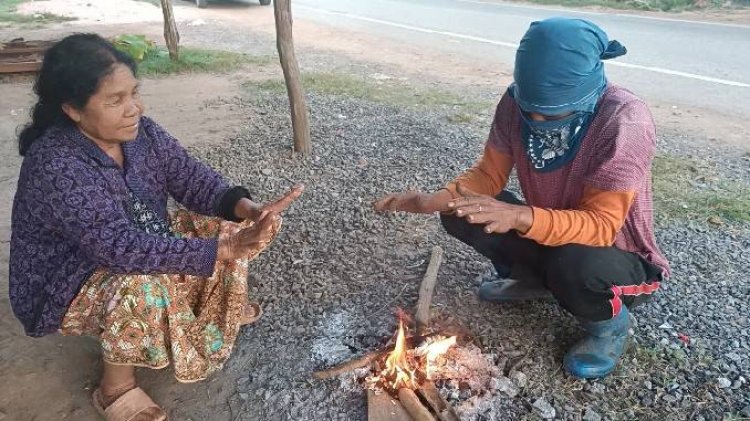ชาวปราจีนบุรี ทนหนาว19°c ไม่ไหวลุกก่อไฟแก้หนาวคลายหนาว