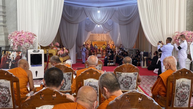 ญาติมิตร-คลื่นปชช.แห่ร่วมพิธีพระราชทานเพลิงศพ สรพงศ์ ชาตรี พระเอกระดับตำนานของไทย