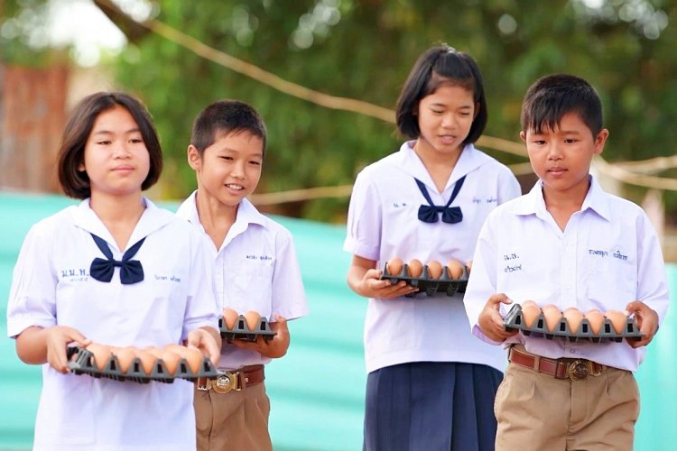 “โครงการเลี้ยงไก่ไข่เพื่ออาหารกลางวันนักเรียน”ก้าวสู่ปีที่ 35  ซีพีเอฟ มุ่งถ่ายทอดเทคโนโลยี สร้างความมั่นคงทางอาหารให้เยาวชน