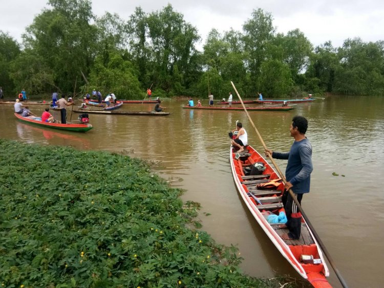 เรือประมงพื้นบ้าน 2 ลำชิ่งพุ่งชนกันสนั่นคลองเข้าออกทะเลสาบสงขลาดับ 1 สาหัสอีก 1