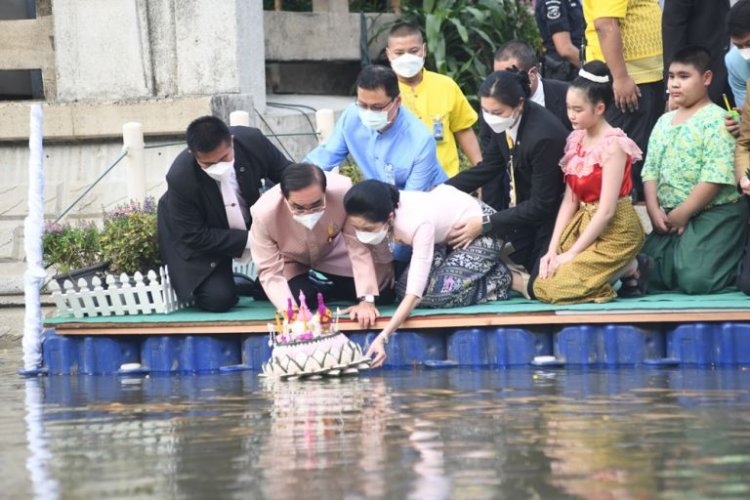 “นายกฯ”ควงคณะครม.ลอยกระทงคลองผดุงกรุงเกษม ขอบ้านเมือง-ประชาชนมีความสุข ปลอดภัย