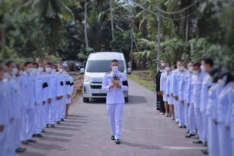 ในหลวงพระราชทานดินฝังศพเป็นกรณีพิเศษแก่ผญบ.บ้านดอนรักเหยื่อไฟใต้