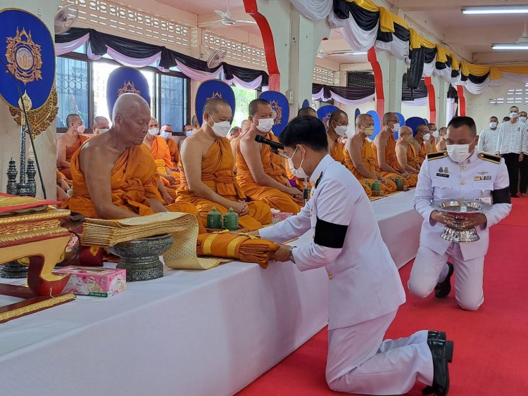 กรมสมเด็จพระเทพรัตนราชสุดาฯรงพระกรุณาโปรดฯ พระราชทานผ้าไตร จำนวน 1 ไตร  เพื่อถวายองค์แสดงพระธรรมเทศนา พิธีบำเพ็ญกุศลปัญญาสมวา