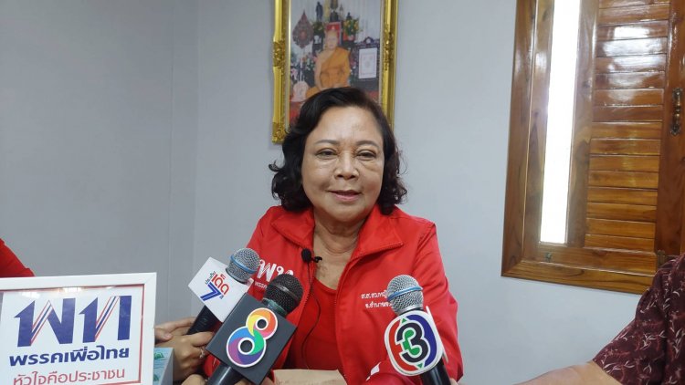 "ส.ส.ชื่อดัง สมหญิง บัวบุตร พรรคเพื่อไทย"เปิดบ้านแจงกรณีถูกสั่งหยุดปฏิบัติหน้าที่ สส.(ชมคลิป)