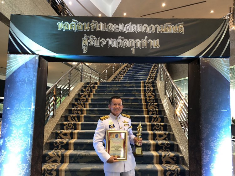 “ดร.เกษ ” รับรางวัล “บัวทอง” ผู้บริหารสถานศึกษาดีเด่น บุคคลต้นแบบ ตัวอย่างแห่งปี 2565