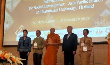 “เจ้าคุณสุทิตย์-สุริชัย หวันแก้ว” รับรางวัลนักพัฒนาสังคมนานาชาติ จาก ICSD ที่มหาวิทยาลัยธรรมศาสตร์