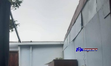 เกิดเหตุพายุถล่มบ้านริมคลอง 6 ต.ชะแมบ อ.วังน้อย เสียหายเกือบทั้งหลัง