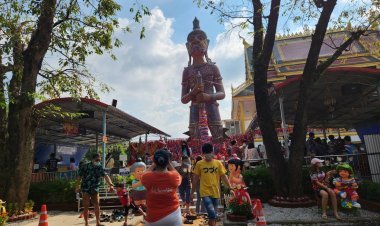 โค้งสุดท้ายประชาชนศรัทธาแห่ขอพร –โชคลาภปู่ท้าวเวชสุวรรณวัดประทุมบูชา