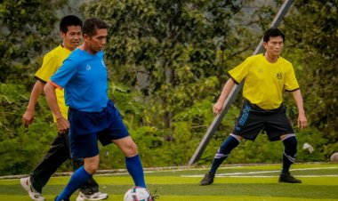 สีสันกระแสฟุตบอลโลกผู้ว่าชัยภูมิ จัดเตะบอลมอบถ้วยฟีฟ่า