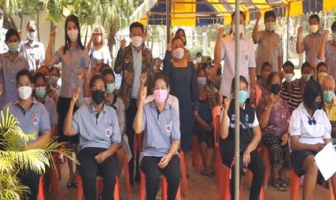 ประชาชนชาวปราจีนบุรีตื่นตัว!  เร่งฉีดวัคซีนเข็มกระตุ้นกันโควิด-19 ต้อนรับวันพ่อ!