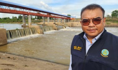 ชลประทานพิจิตรยกบานประตูฝายไฮดรอลิคพับได้ในแม่น้ำยมกักเก็บน้ำช่วยชาวนาแก้ภัยแล้ง 