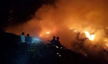 ระทึก!กว่า 4 ชม.ระดมรถดับเพลิงฉีดน้ำไฟไหม้บ่อขยะเก่าใกล้เมืองขอนแก่นจึงสงบ