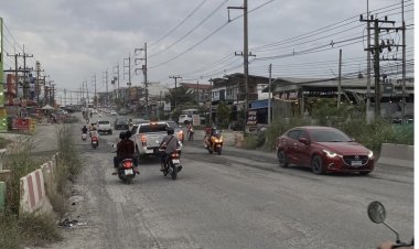 ชาวบ้านมาบยางพร สุดทน ! สร้างถนน 1,690 วัน 16.4 กิโล เสร็จแค่ 61% จี้กรมทางหลวงชนบท เลิกสัญญา หารายใหม่สร้างโดยเร็ว ชาวบ้านต้องทนทุกข์เกือบ 5 ปี