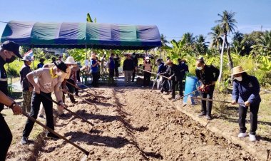 นายอำเภอขุนหาญ จัดกิจกรรมวันดินแห่งชาติ การห่มดิน ปลูกพืชผักสวนครัวฯ