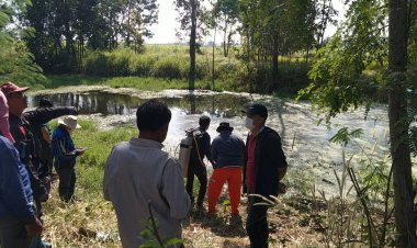 ตำรวจนำตัว 3 ผู้ต้องหาค้นหาปืนปากกาหลังร่วมกันฆ่าหนุ่มฝังดินกลางทุ่งนาปมเบี้ยวเงินค่ายาบ้า