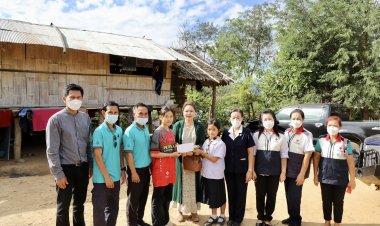 เชียงราย เบฟเวอเรจ ผนึก กิ่งกาชาดอุ้มผาง ช่วยเหลือ 2 เด็กกำพร้าบ้านเซอทะ-สร้างบ้านและมอบทุนการศึกษา